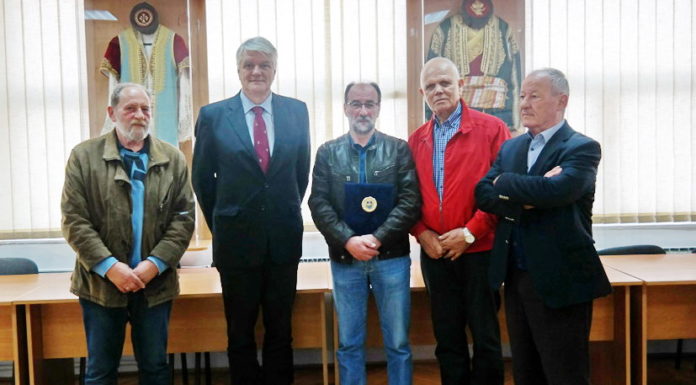 Uručena Povelja HGD-a Danilu Iveziću