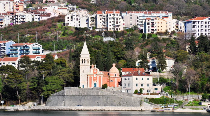 Vjernici diljem Boke kotorske u krugu obitelji proslavljaju blagdan Uskrsa