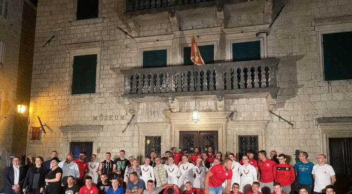 Folklorni ansambl “Ivan Goran Kovačić” oduševio publiku nastupom u Kotoru