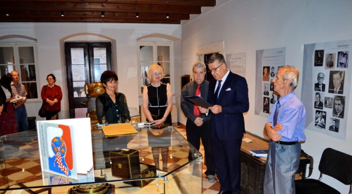 Izložba “Hrvati ujedinjeni kravatom“ u Kotoru