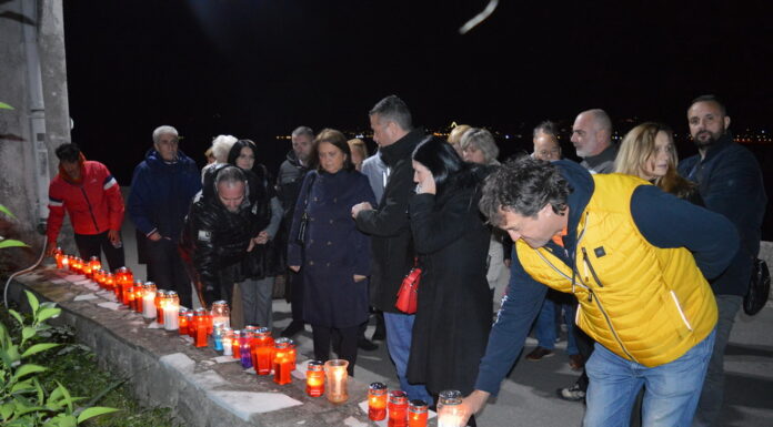 Tivat – paljenjem svijeća obilježili Dan sjećanja na žrtve Vukovara i Škabrnje